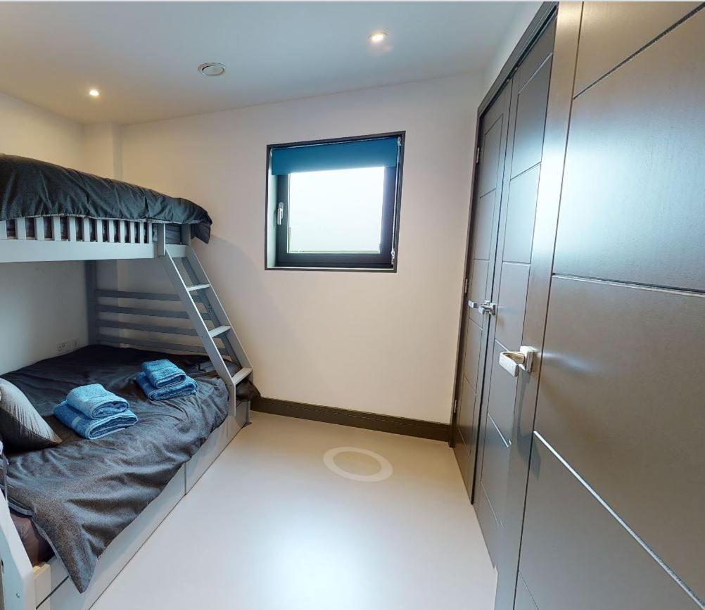 4 The View Apartments Ilfracombe - Seafront, Parking, Lift, Ev ภายนอก รูปภาพ